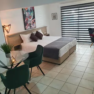  Apartment Bay